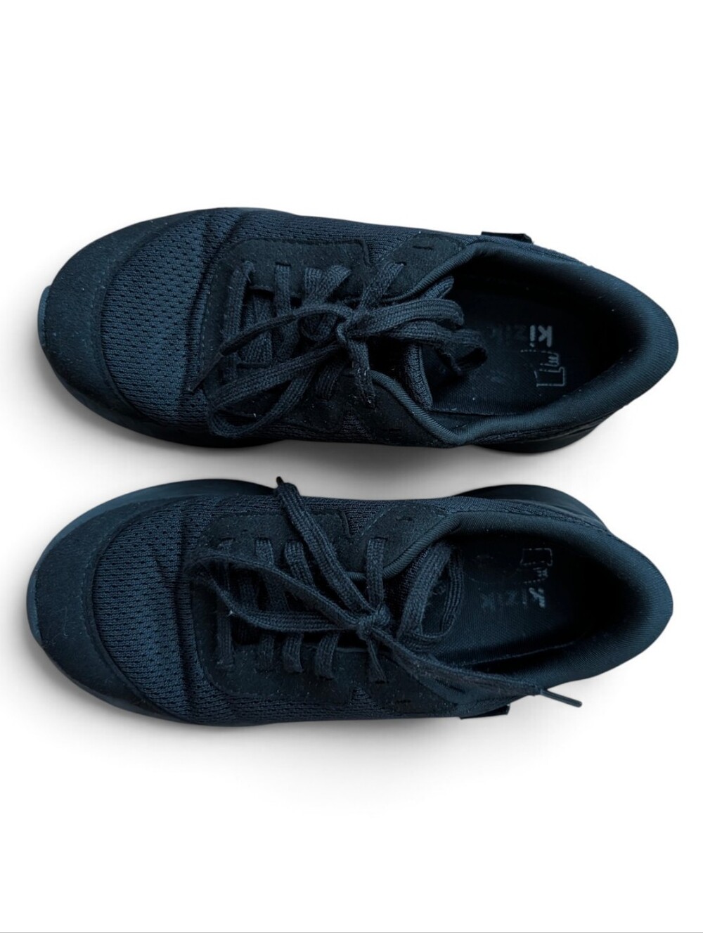 Kizik Kids All-Black Lightweight Lace-Up Sneakers Slip On Size 2.5 Y
